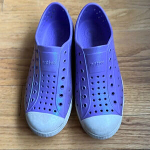 Native shoes sz youth 3 sparkle purple good pre owned condition